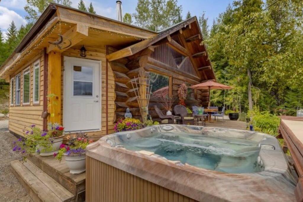 Villa Authentic Lofted Log Cabin With Hot Tub Kelowna Exterior foto